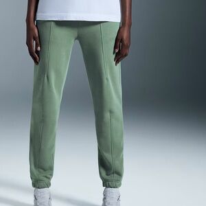 NWT On Cloud Fern Jogger Sweatpants Swiss Club Pant‎ size Small